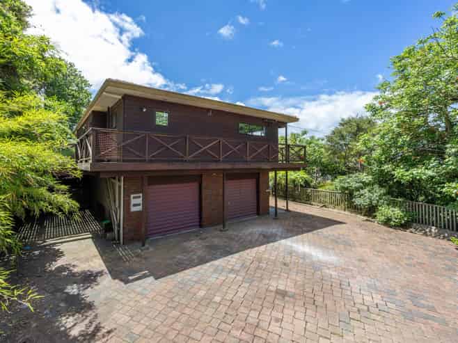 555B East Coast Road, Browns Bay