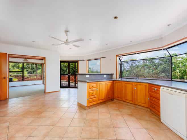 555B East Coast Road, Browns Bay