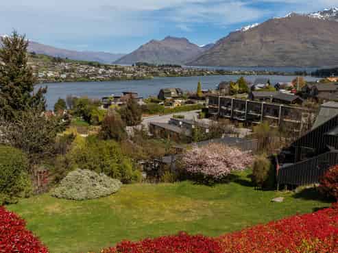 9 & 10/64 Goldfield Heights, Queenstown