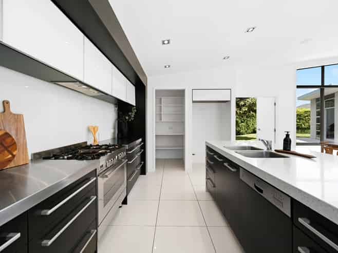 6 Aspen Court, Huntington