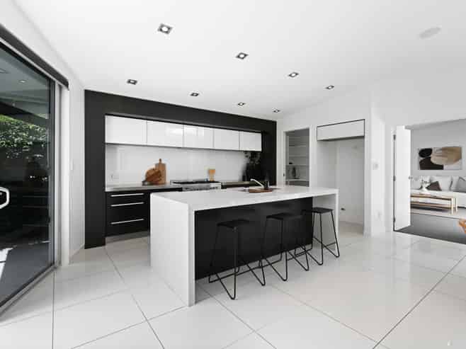 6 Aspen Court, Huntington