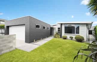 6 Aspen Court, Huntington