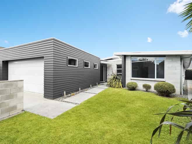 6 Aspen Court, Huntington