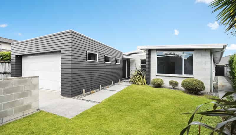 6 Aspen Court, Huntington