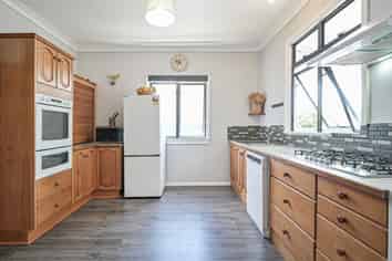 809 Duke Street, Mahora