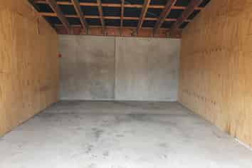 Rimu Lockup For Lease