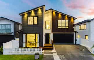 11 Bight Road, Long Bay