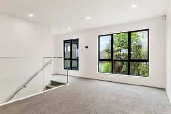 2/9 Helvetia Road, Pukekohe