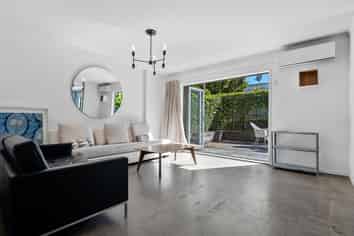 2/25 Webber Street, Westmere