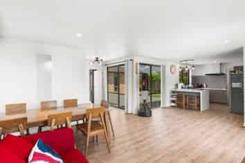 17 Sovereign Gardens, HALSWELL