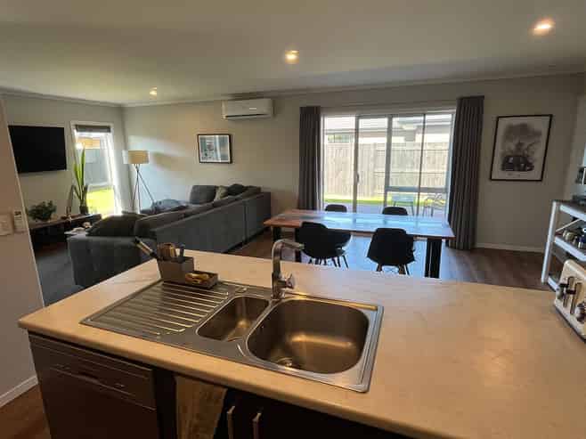 192 Bridge Street, Bulls