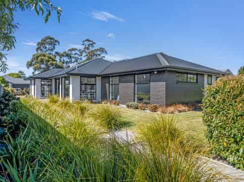 14 John Raven Lane, Woodend