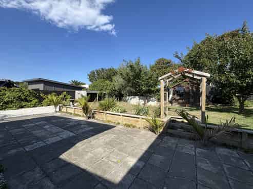 37 Pohutukawa Drive, Bay View