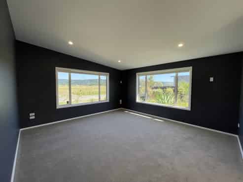 37 Pohutukawa Drive, Bay View