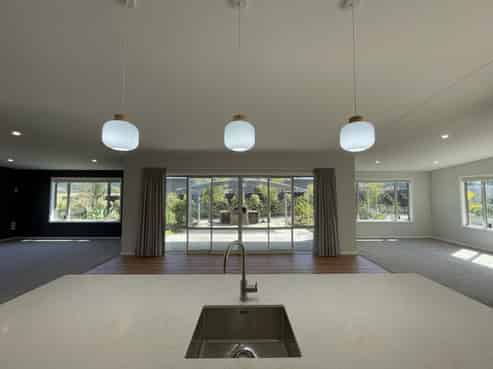 37 Pohutukawa Drive, Bay View