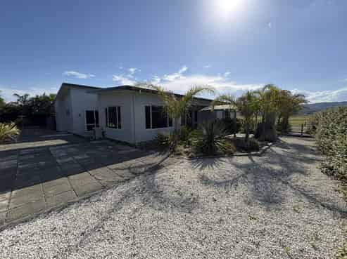 37 Pohutukawa Drive, Bay View