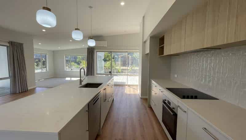 37 Pohutukawa Drive, Eskdale