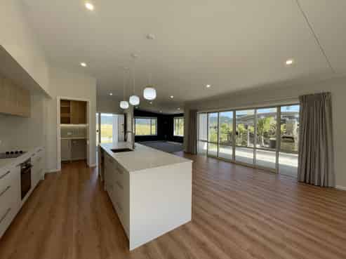 37 Pohutukawa Drive, Bay View