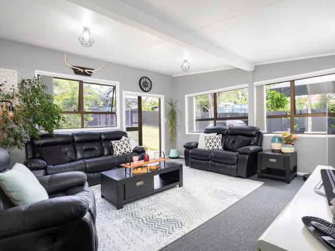 70 Barrys Road, Glendene