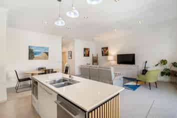 5 Eaves Bush Parade, Orewa