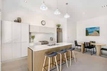 5 Eaves Bush Parade, Orewa