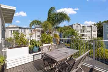 5 Eaves Bush Parade, Orewa