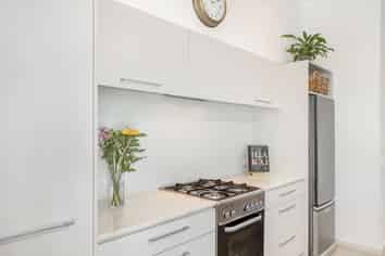 5 Eaves Bush Parade, Orewa