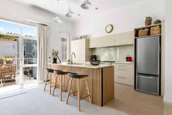 5 Eaves Bush Parade, Orewa