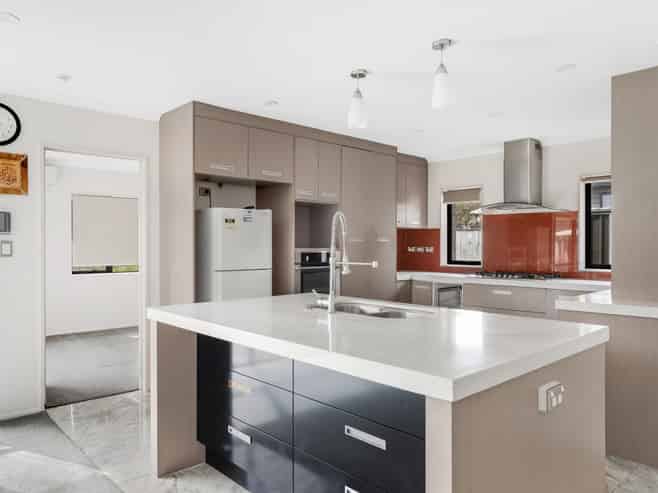 6 Springside Drive, Flat Bush