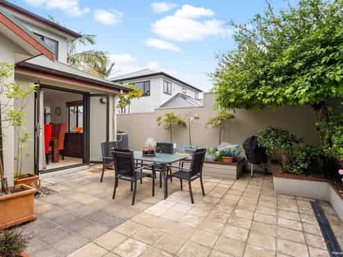 51B  Dignan Street, Point Chevalier