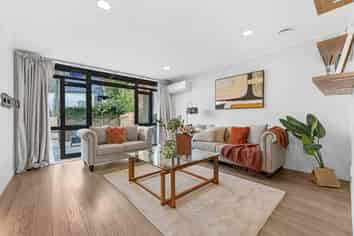 2/30 Verbena Road, Birkdale