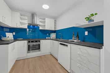 2/30 Verbena Road, Birkdale