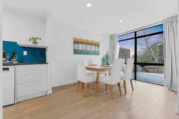 2/30 Verbena Road, Birkdale