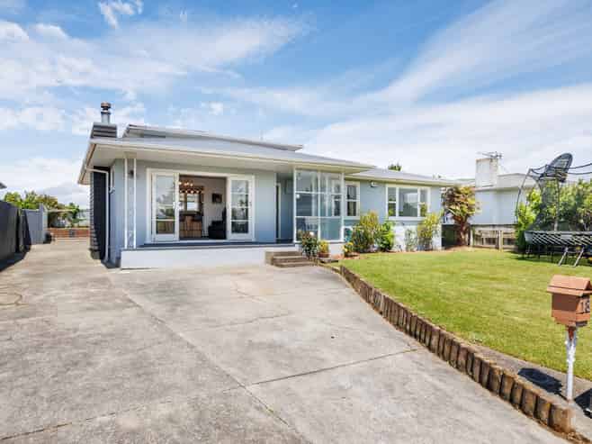 18 Somerset Crescent, Highbury