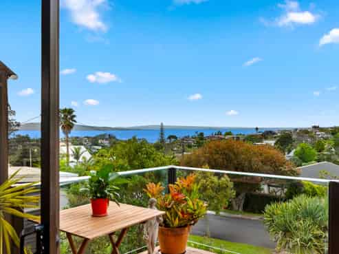 21A Peter Terrace, Castor Bay