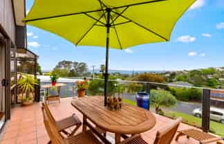 21A Peter Terrace, Castor Bay