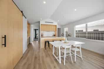 102 Pelorus Avenue, Poraiti