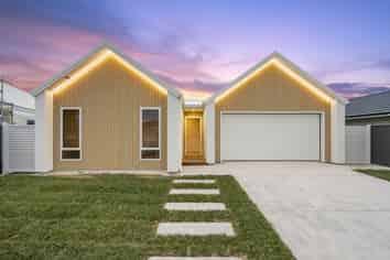 102 Pelorus Avenue, Poraiti