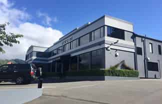 STANDOUT RETAIL SHOWROOM OPPORTUNITY
