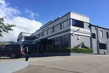 STANDOUT RETAIL SHOWROOM OPPORTUNITY
