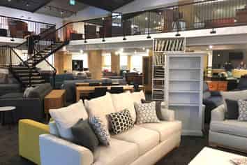 STANDOUT RETAIL SHOWROOM OPPORTUNITY
