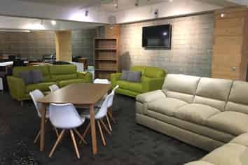 STANDOUT RETAIL SHOWROOM OPPORTUNITY
