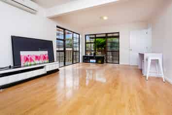 2/189 Onewa Road, Birkenhead