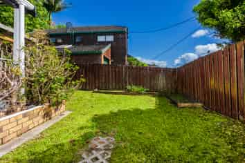 2/189 Onewa Road, Birkenhead