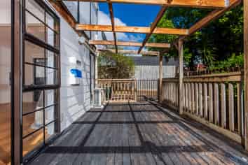 2/189 Onewa Road, Birkenhead