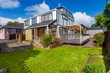 2/189 Onewa Road, Birkenhead