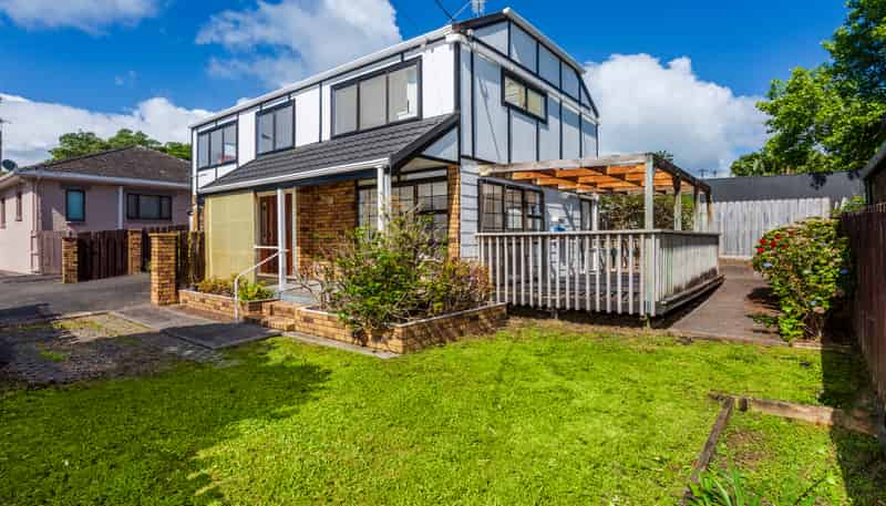 2/189 Onewa Road, Birkenhead