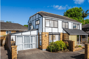 2/189 Onewa Road, Birkenhead