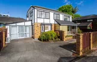 2/189 Onewa Road, Birkenhead