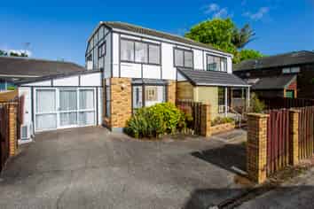 2/189 Onewa Road, Birkenhead